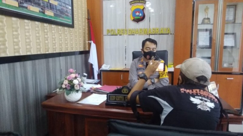 Buron 6 Bulon Akibat Kasus Penganiayaan, Anggota DPRD Dharmasraya Menyerahkan Diri