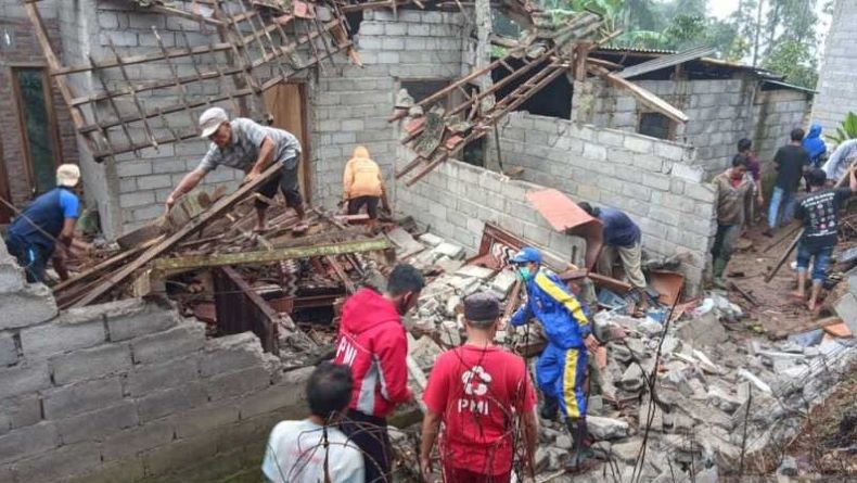 Tanah Bergerak di Lereng Gunung Merbabu, 1 Rumah Mendadak Roboh 