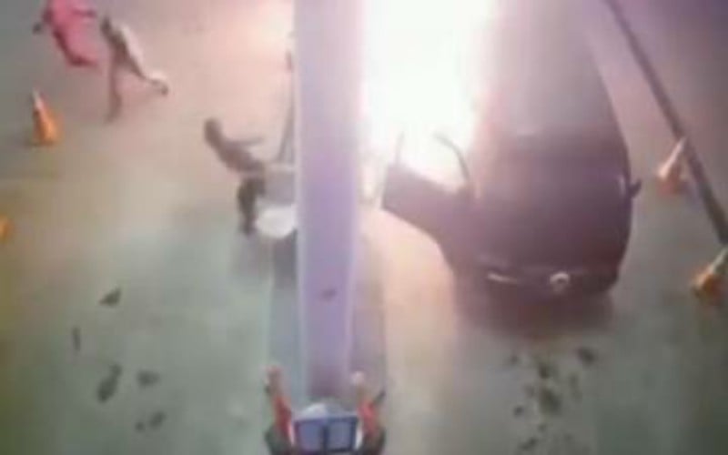 Mobil Meledak Saat Isi Bensin, Polisi: Penumpang Main Ponsel