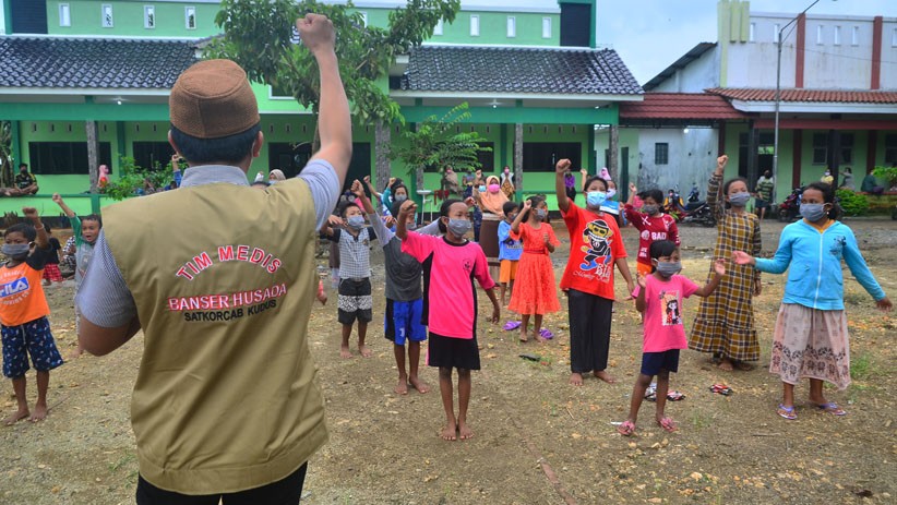 Bantu Pemulihan Trauma, GP Ansor Ajak Anak Korban Banjir Bermain dan Bernyanyi - Bagian 2
