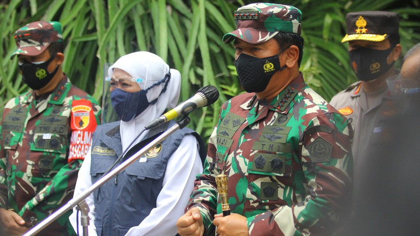 Panglima TNI Marsekal Hadi Tjahjanto Cek Penerapan PPKM Mikro di Surabaya - Bagian 3