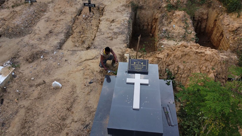 Penampakan dari Udara TPU Punggolaka Kendari Khusus Covid-19 Penuh - Bagian 3