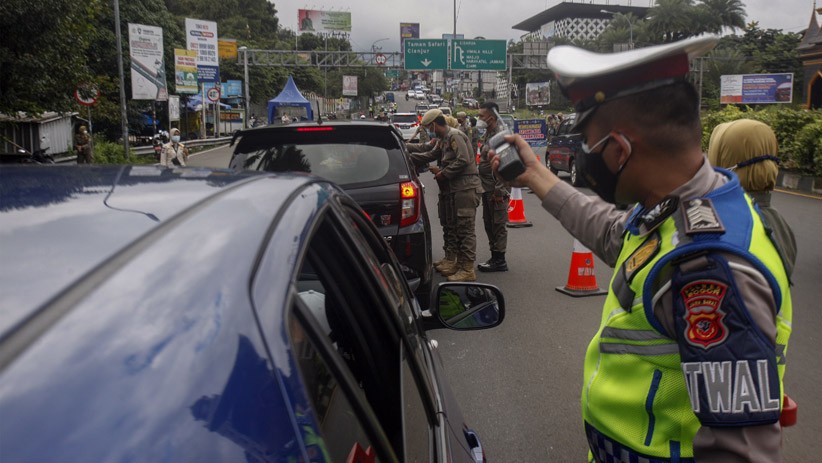 Wisatawan Menuju Puncak Bogor Tidak Punya Surat Swab Antigen Diminta Putar Balik - Bagian 3