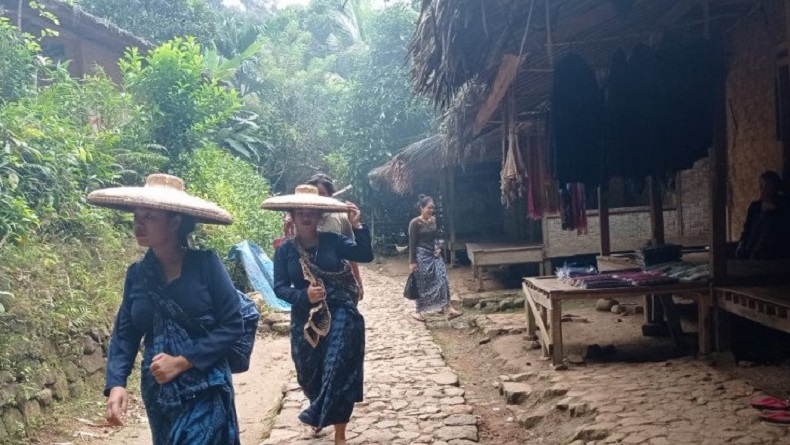 Libur Akhir Pekan, Wisatawan Padati Permukiman Suku Badui di Lebak Banten