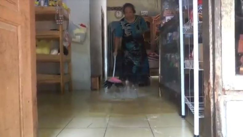 Banjir di Desa Dorang Jepara Surut, Warga Mulai Bersihkan Rumah 