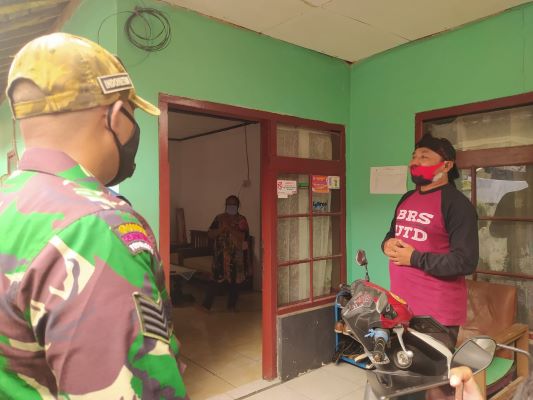 Ketahuan Berkeliaran, Satgas Covid-19 Baros Cimahi Datangi Rumah Pasien Tanpa Gejala