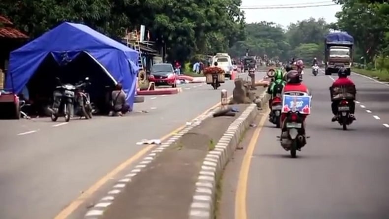 title Jadi Tempat Pengungsian Korban Banjir, Jalur Pantura Contra Flow 10 Hari Jadi Tempat Pengungsian Korban Banjir, Jalur Pantura Contra Flow 10 Hari