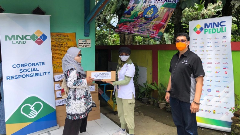 MNC Peduli Berikan Penyuluhan Gizi dan Bagikan Snack untuk Anak di Desa Wates Jaya