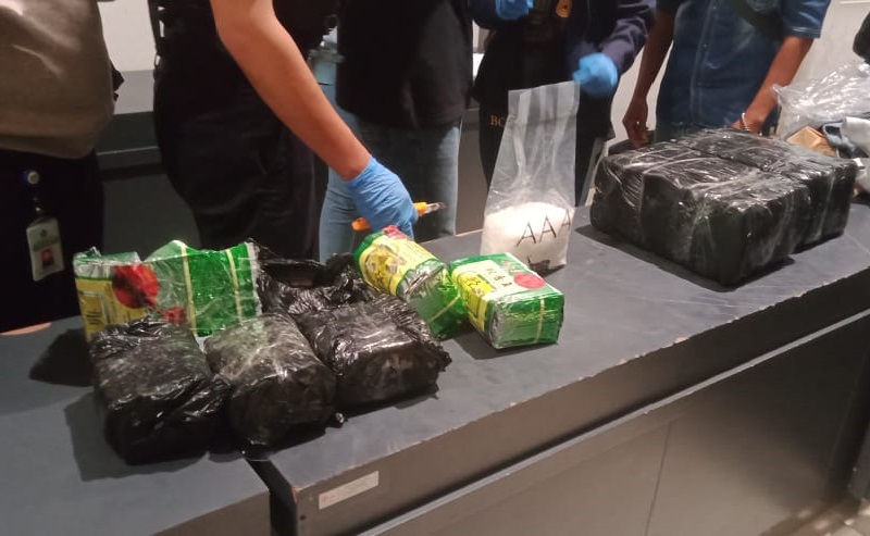 Bea Cukai PLBN Entikong Sita Koper Berisi 18 Kg Sabu, Disembunyikan Dalam Bungkus Teh