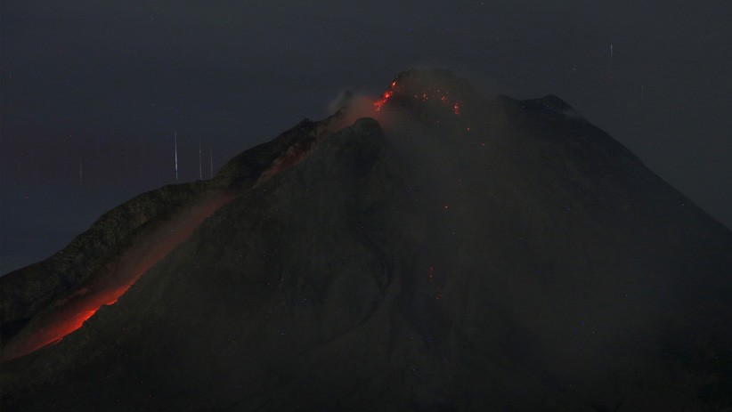 Gunung Sinabung Keluarkan Lava Pijar, Begini Penampakannya - Bagian 3