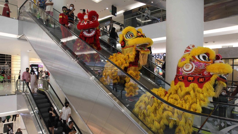 Atraksi Barongsai Menghibur Pengunjung Mal - Bagian 3