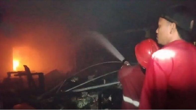 Kebakaran Kios Makanan di Tanjungbalai, Terdengar Beberapa Kali Bunyi Ledakan