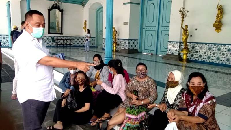 title 5 Fakta Adik dan Putri Raja PB XIII Terkurung di Keraton Solo, Nomor 4 Bikin Merinding 5 Fakta Adik dan Putri Raja PB XIII Terkurung di Keraton Solo, Nomor 4 Bikin Merinding