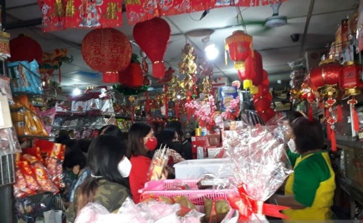 Penjualan Hio Laris Manis di Pasar Gede Solo saat Imlek 