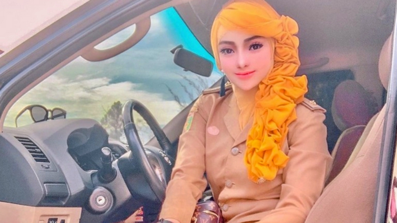 Viral PNS di Lampung Mirip Barbie, Netizen: Bangun Jam Berapa Buat Bikin Tikungan Alis?