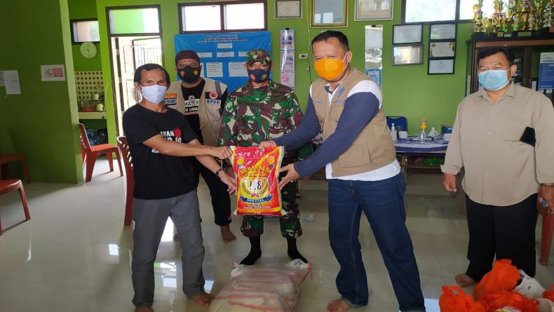 Bantu Warga Terdampak Covid-19, Dinsos Babel Berikan Paket Sembako