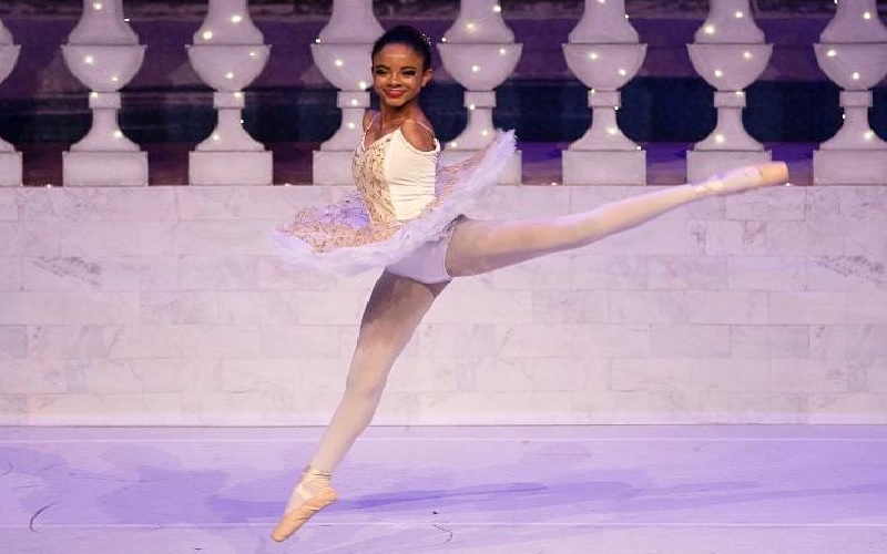 Gadis Ini Lahir Tanpa Lengan tapi Sukses Jadi Penari Balet