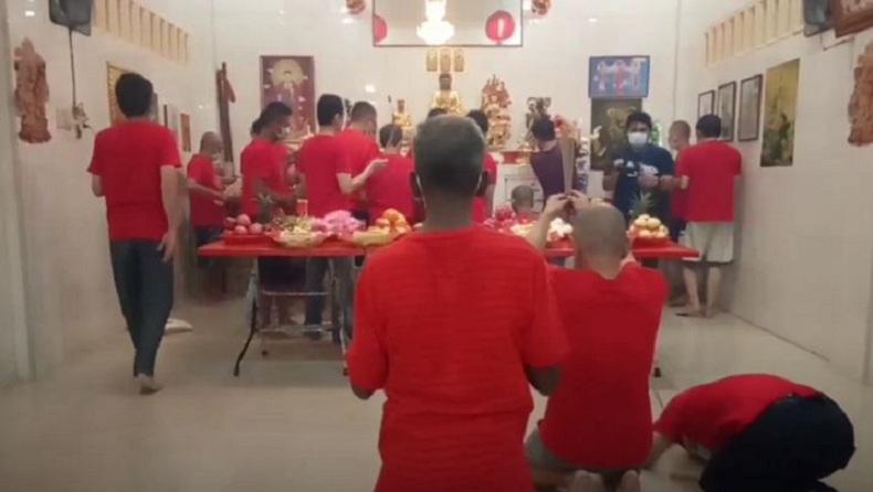 Warga Binaan Lapas Kelas I Medan Sembahyang Imlek dengan Prokes Ketat
