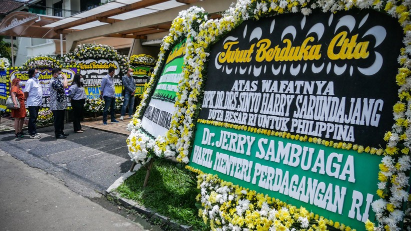 Sinyo Harry Sarundajang Wafat, Rumah Duka Dipenuhi Karangan Bunga  - Bagian 2