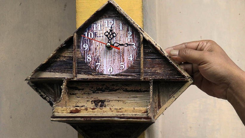 Membuat Kerajinan Tangan Jam Dinding Berbahan Pelepah Pisang - Bagian 1