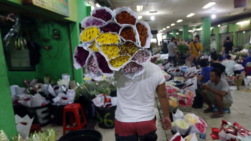 Penjualan Bunga Pasar Rawa Belong Merosot Tajam karena Banyak Acara Dibatalkan - Bagian 2