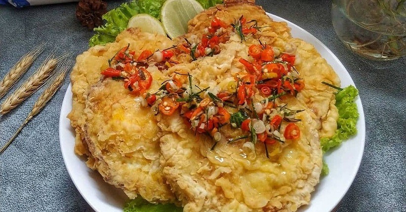 Ide Masak Telur Ceplok Krispi Sambal Matah, Enak Bikin Ketagihan