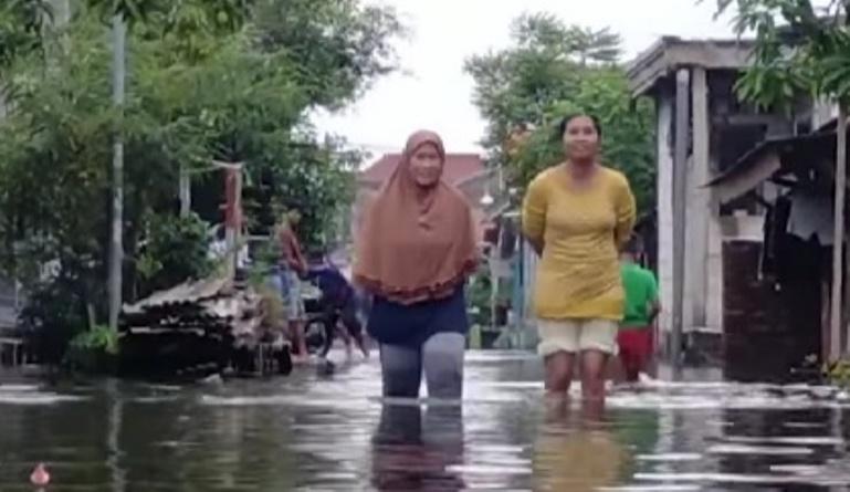 Kisah Korban Banjir Semarang, Menadah Air Hujan hingga Berangkat Kerja
