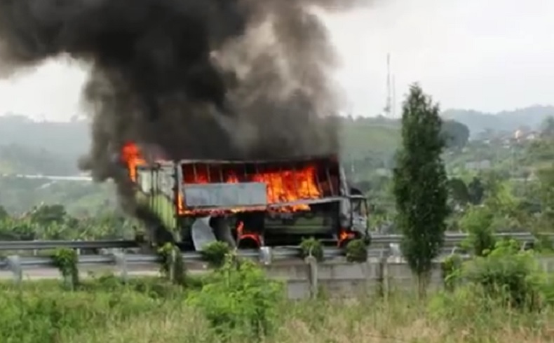 Truk Terbakar di Pintu Keluar Pelabuhan Bakauheni, Polisi Duga akibat Korsleting Listrik
