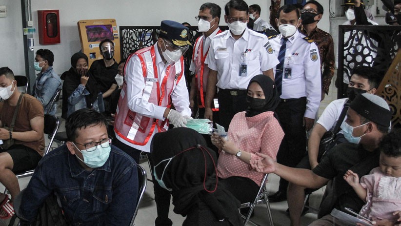 Menhub Cek Penggunaan GeNose bagi Penumpang Kereta Stasiun Yogyakarta - Bagian 2