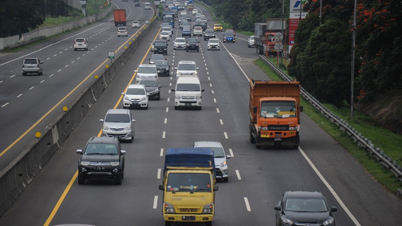 Ratusan Ribu Kendaraan Kembali ke Jakarta usai Libur Imlek - Bagian 2