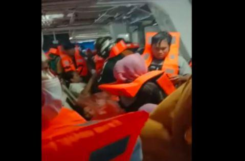 Kapal Feri Diadang Cuaca Buruk di Baubau, Penumpang Panik dan Histeris