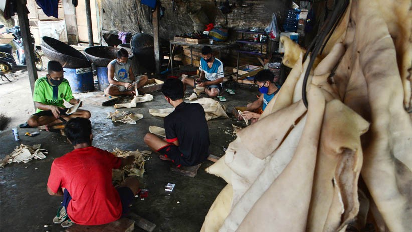 Usaha Kerupuk Kulit Bertahan di Tengah Pandemi Covid-19 - Bagian 3