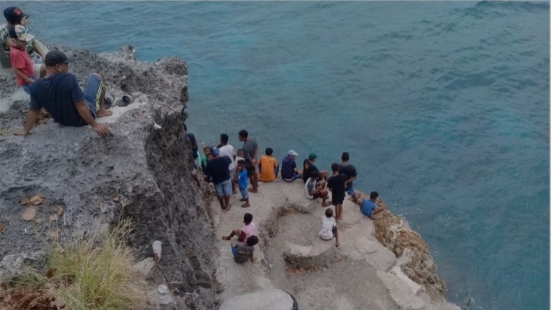 Jatuh dari Longboat, Nelayan Kota Ambon Masih Dicari Petugas Basarnas