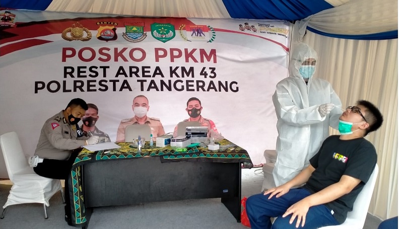 Razia Acak di Tol Jakarta Merak, 99 Pengendara Harus Tes Antigen 