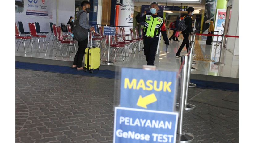 Potret Penumpang Kereta Tes Covid-19 Pakai GeNose di Stasiun Gambir - Bagian 7
