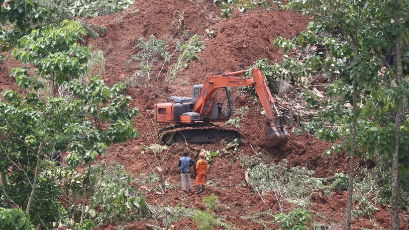 Pencarian 14 Korban Longsor di Desa Ngetos Nganjuk Gunakan Alat Berat - Bagian 2
