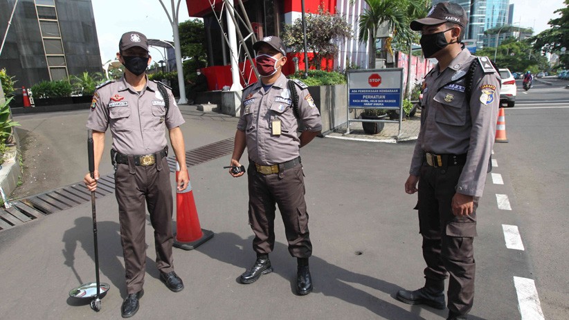 Mirip Polisi, Begini Penampakan Seragam Satpam Berwarna Cokelat - Bagian 2