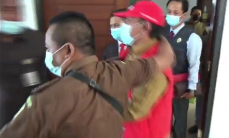 Kejari Gresik Tahan Camat Suropadi atas Dugaan Korupsi Rp1 Miliar 