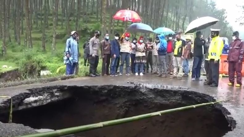 Perbaikan Jalur Bumijawa-Sirampog di Brebes Terkendala Cuaca