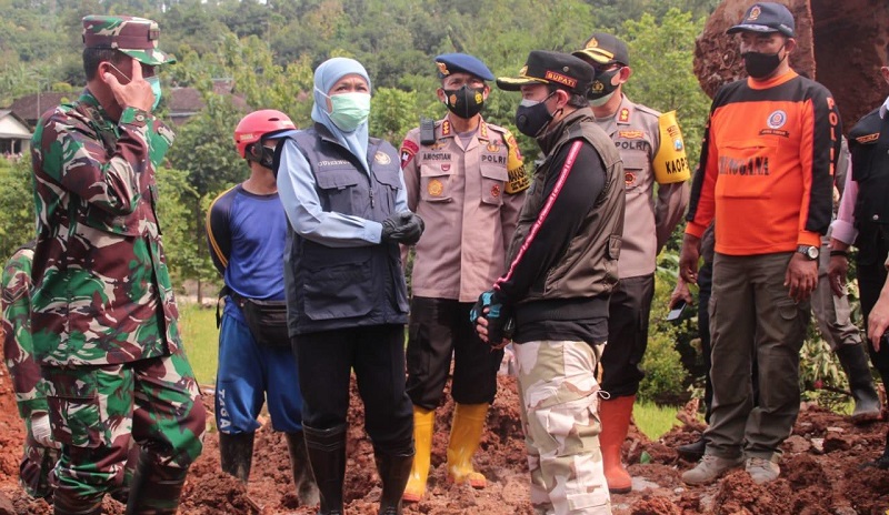 title Longsor di Nganjuk, 8 Warga Tertimbun Masih Dicari dan 175 Orang Mengungsi Longsor di Nganjuk, 8 Warga Tertimbun Masih Dicari dan 175 Orang Mengungsi