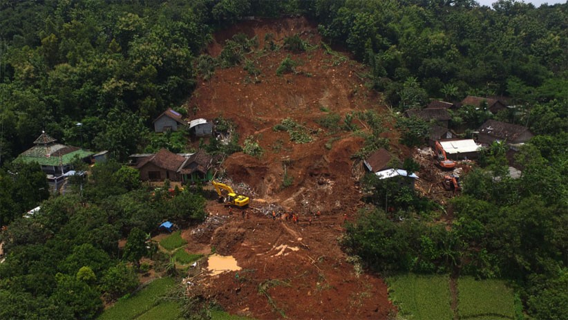 Hari Kedua Pencarian Korban Longsor Desa Ngetos Nganjuk, 3 Jenazah Ditemukan - Bagian 2
