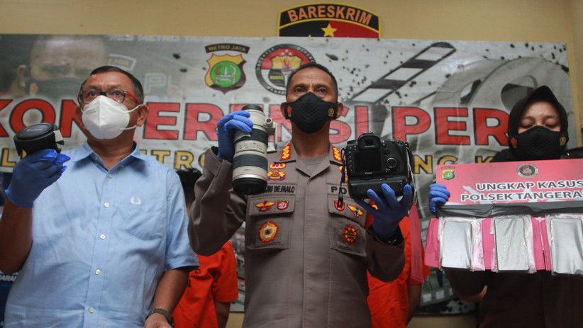 2 Perampok Toko Raja Gadai Ditangkap, Barang Bukti Kamera dan Lensa Diamankan - Bagian 1