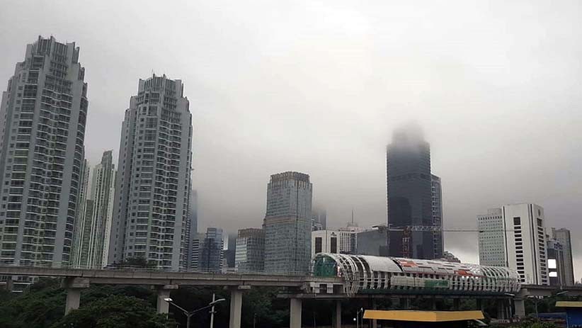 Jakarta Hujan, Gedung-Gedung Diselimuti Kabut - Bagian 3