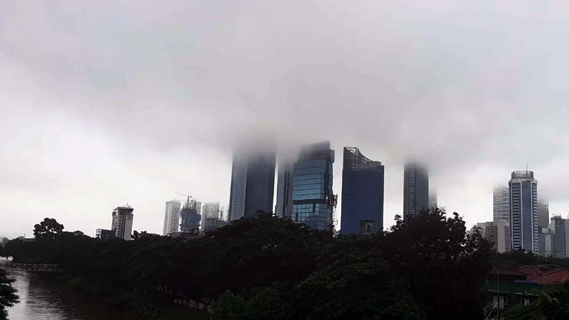 Jakarta Hujan, Gedung-Gedung Diselimuti Kabut - Bagian 2