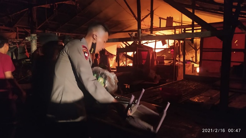 Kebakaran di Pasar Perum Paniki, 140 Kios Hangus Dilalap Api
