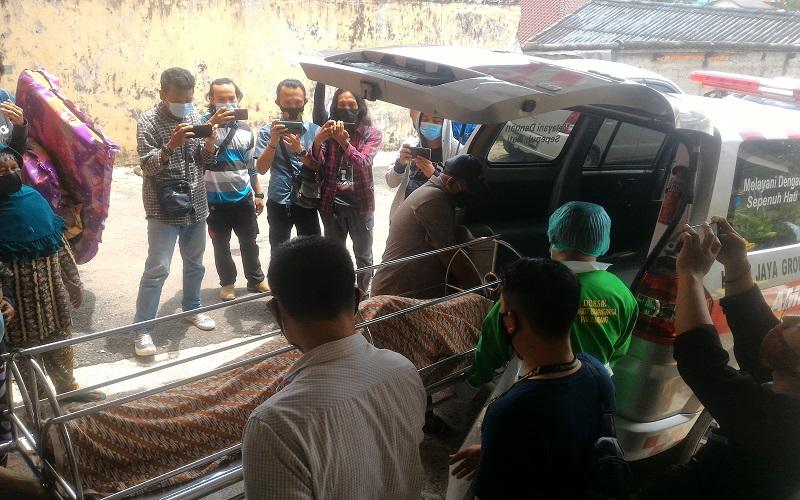 title Ibu Muda Ditemukan Tewas Tergantung di Kamar, Diduga Bunuh Diri Ibu Muda Ditemukan Tewas Tergantung di Kamar, Diduga Bunuh Diri