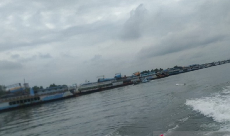 Cuaca Buruk, Ratusan Kapal Tambang Timah Merapat di Pelabuhan Pangkalbalam