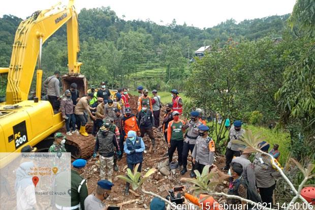 title Tertimbun Longsor, 10 Warga Nganjuk Masih Belum Ditemukan Tertimbun Longsor, 10 Warga Nganjuk Masih Belum Ditemukan