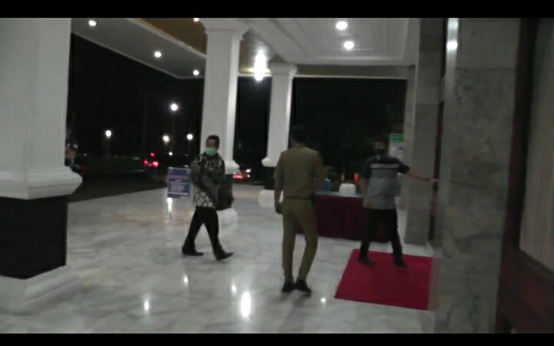 title KPK Tahan Bupati Muara Enim, Gubernur Sumsel Ambil Alih Roda Pemerintahan KPK Tahan Bupati Muara Enim, Gubernur Sumsel Ambil Alih Roda Pemerintahan