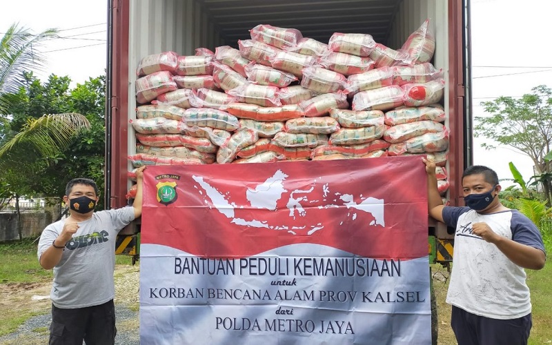 Bantuan Polda Metro Jaya untuk Korban Banjir Kalsel Disalurkan